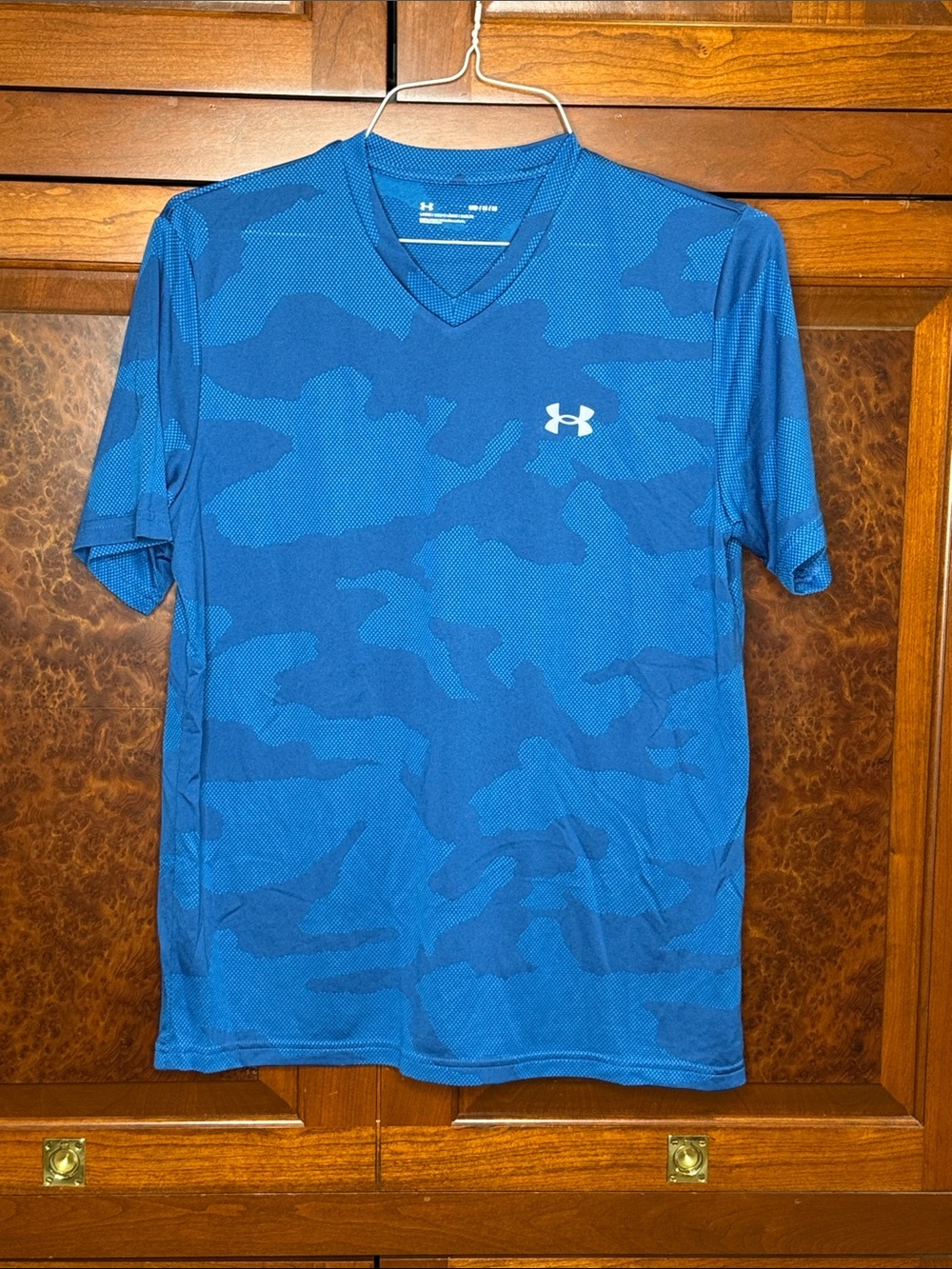 Under Armour men’s M Blue Camo loose fit mesh Short Sleeve Performance Tee